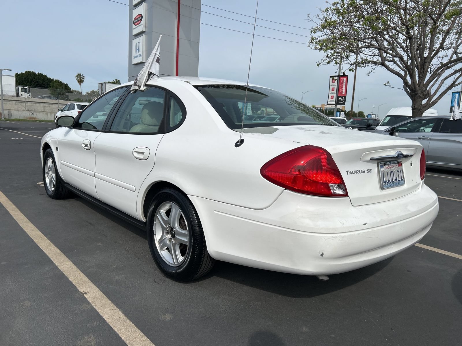 Used 2000 Ford Taurus SEL FWD image 3