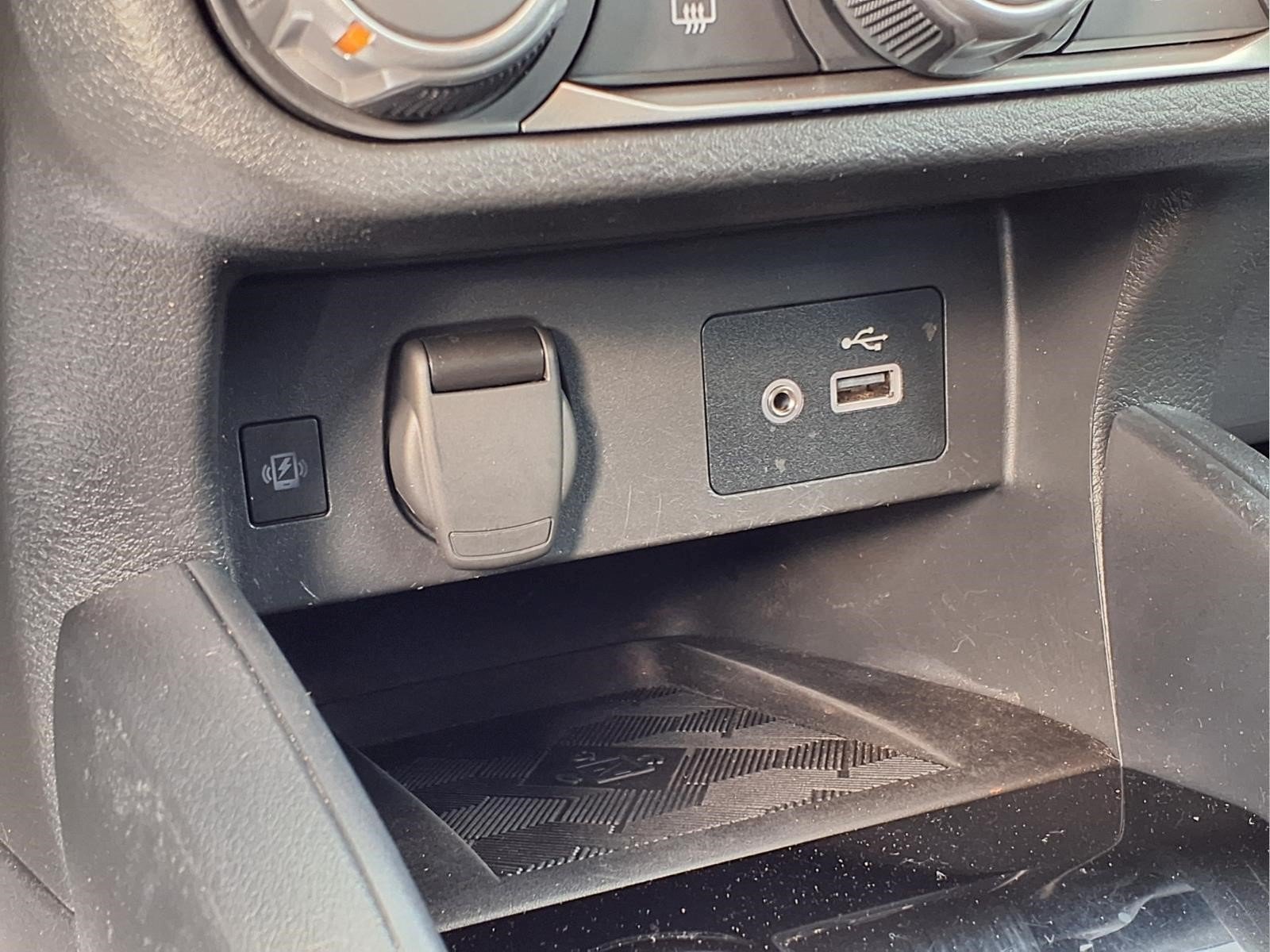 Used 2025 Nissan Versa SV FWD image 13