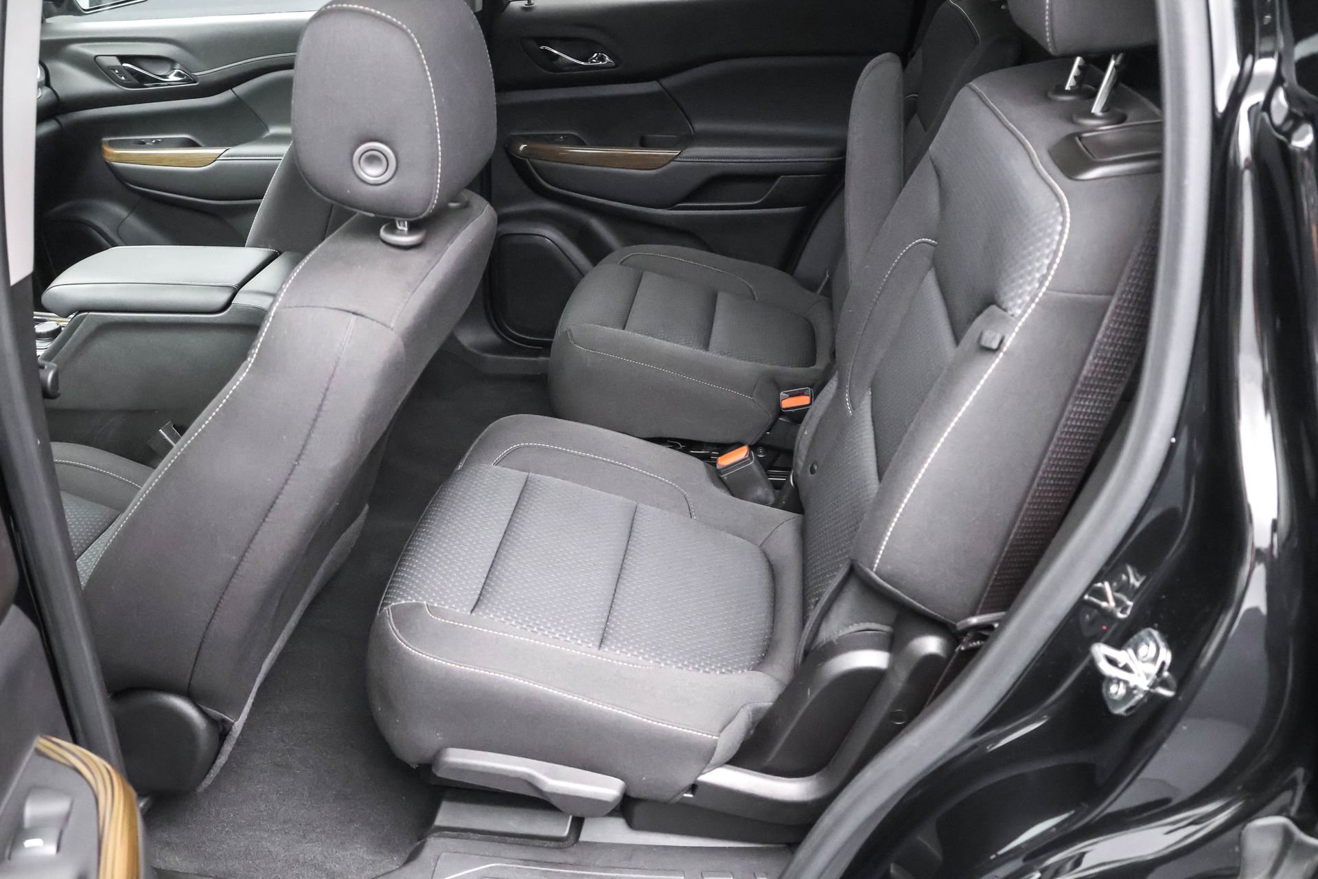 Used 2023 GMC Acadia SLE w/ Driver Convenience Package image 32