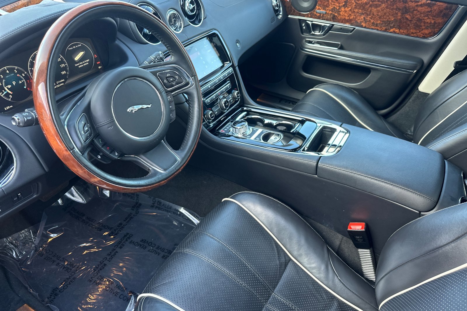 Used 2019 Jaguar XJ R-Sport image 4