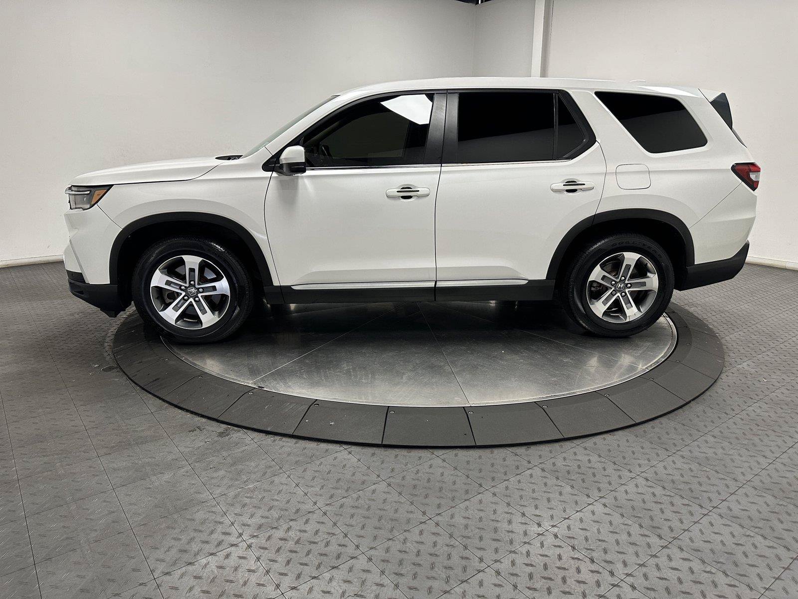 Certified 2025 Honda Pilot EX-L image 8