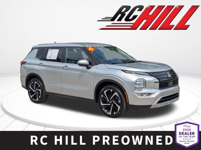 Used 2022 Mitsubishi Outlander SE image 1