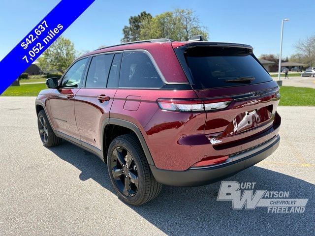 Used 2026 Jeep Grand Cherokee Limited w/ Limited Altitude Package AWD/4WD image 3