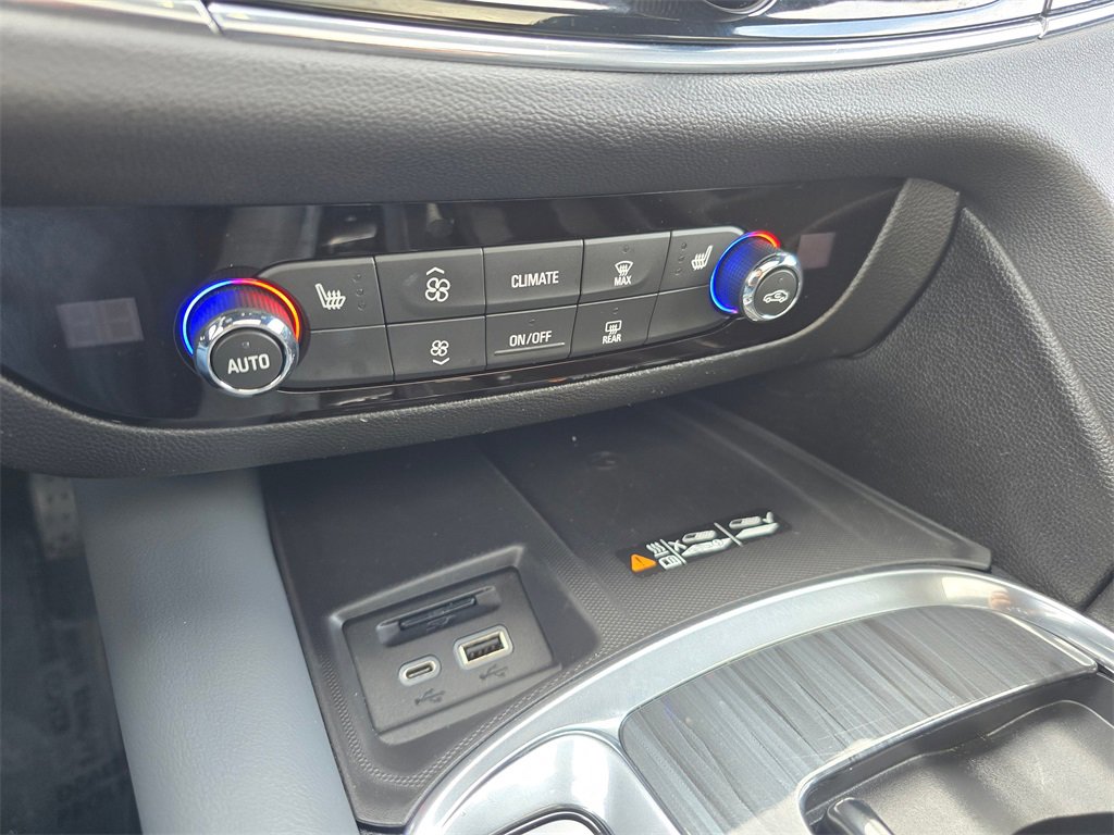 Used 2023 Buick Enclave Essence image 26