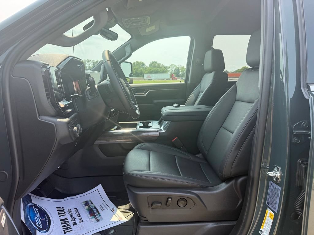 Used 2026 Chevrolet Silverado 2500 LTZ w/ LTZ Premium Package AWD/4WD image 33