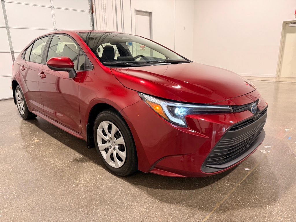 Used 2025 Toyota Corolla LE FWD image 3