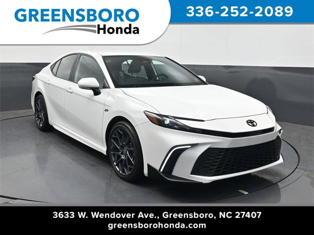 Used 2025 Toyota Camry SE w/ Convenience Package image 1