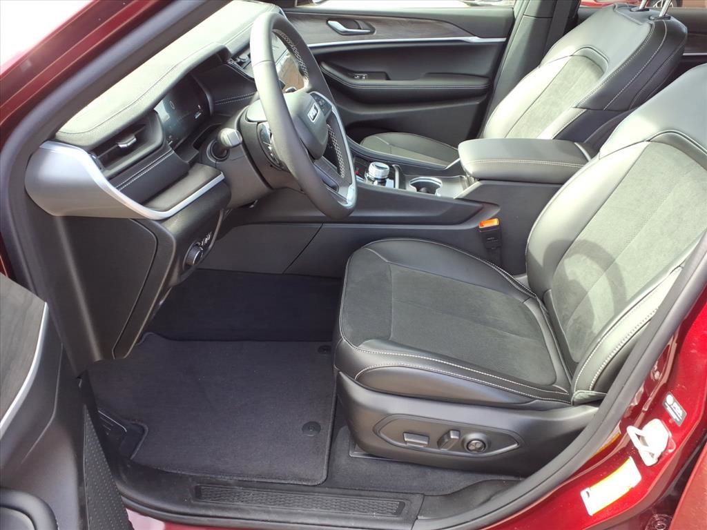 New 2026 Jeep Grand Cherokee Altitude image 12