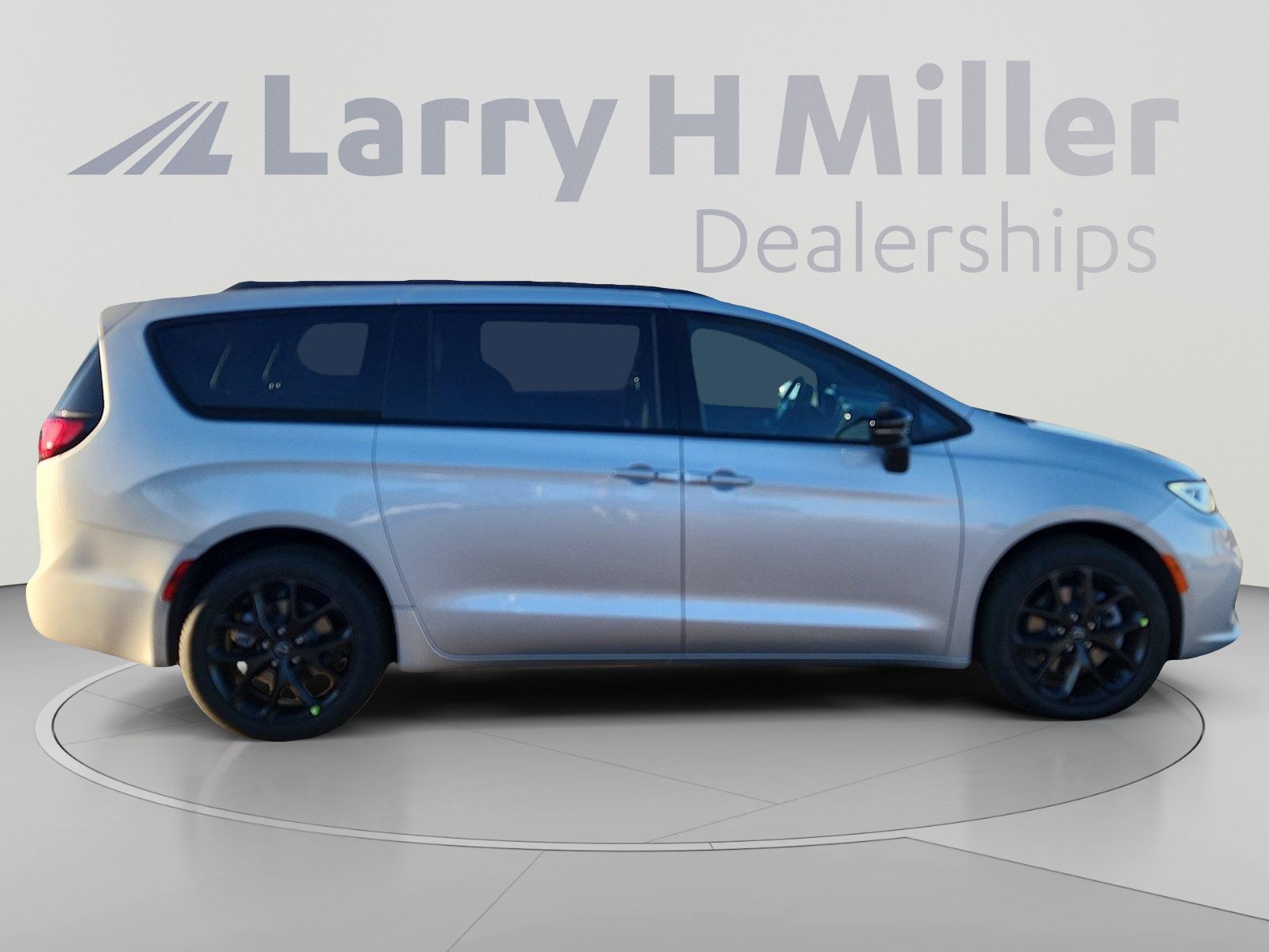 New 2026 Chrysler Pacifica Select w/ S Appearance Package AWD/4WD image 7