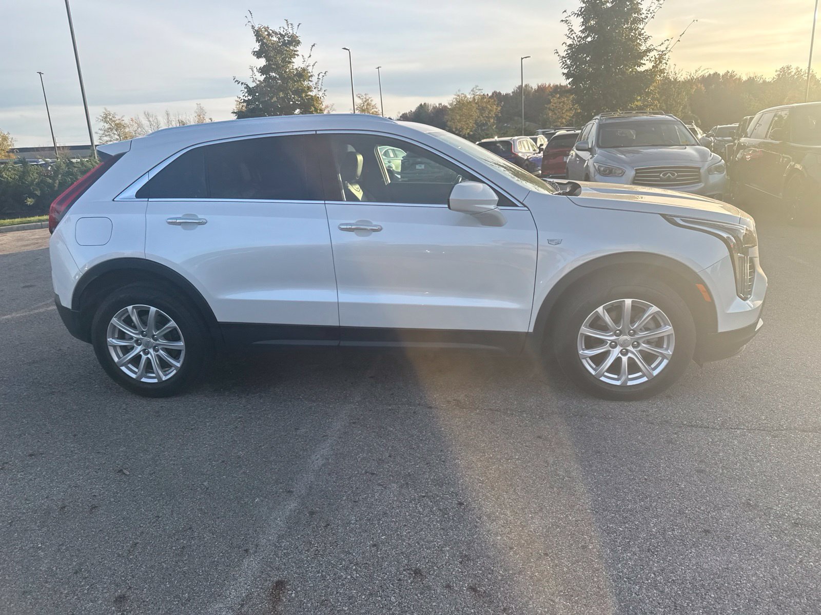 Used 2022 Cadillac XT4 Luxury w/ Cold Weather Package AWD/4WD image 4