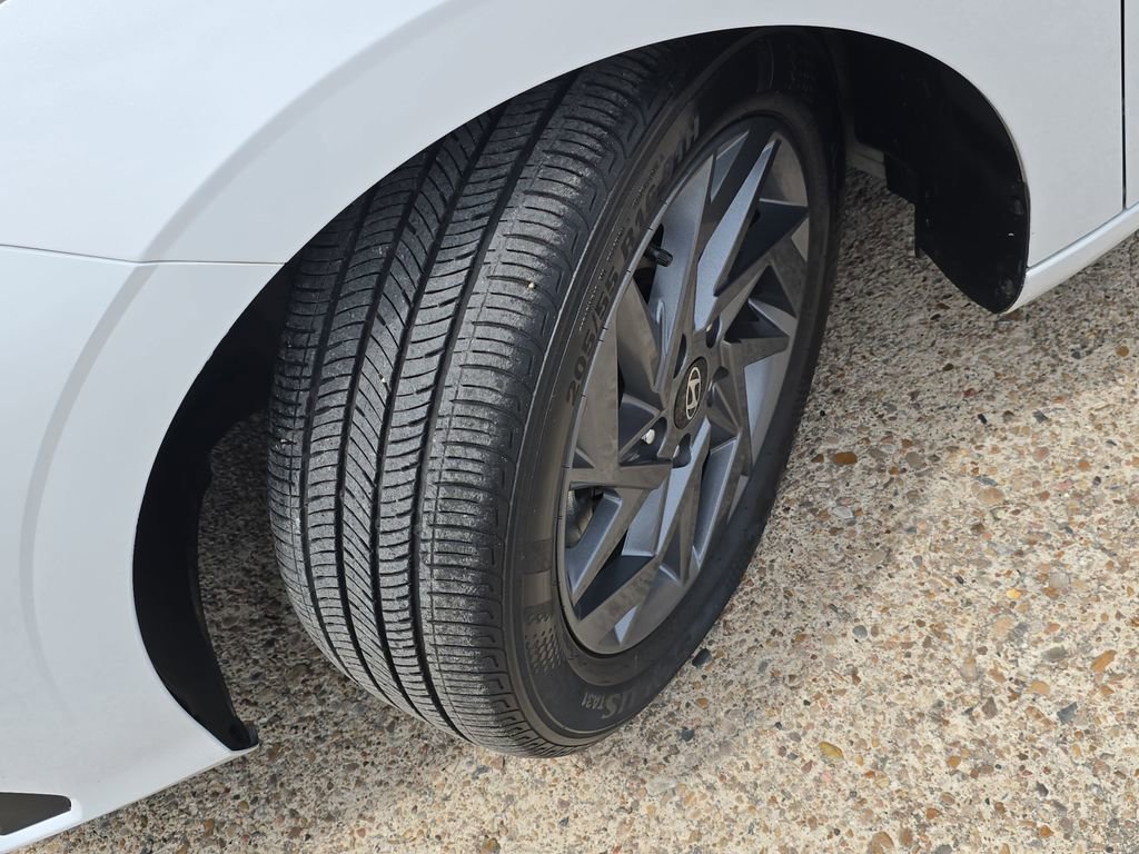 Certified 2024 Hyundai Elantra SEL image 30