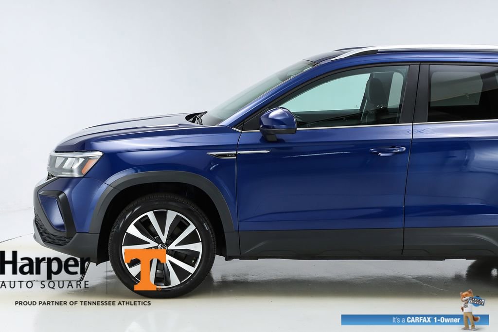 Used 2023 Volkswagen Taos SE w/ Panoramic Sunroof Package image 3