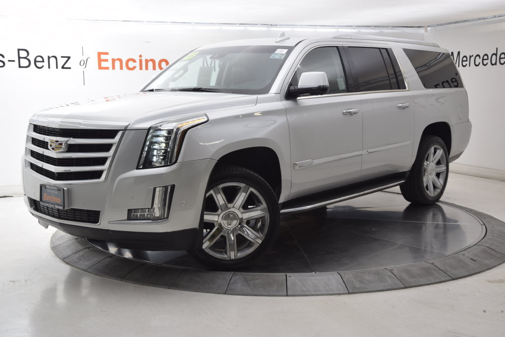 Used 2018 Cadillac Escalade ESV Luxury RWD image 2