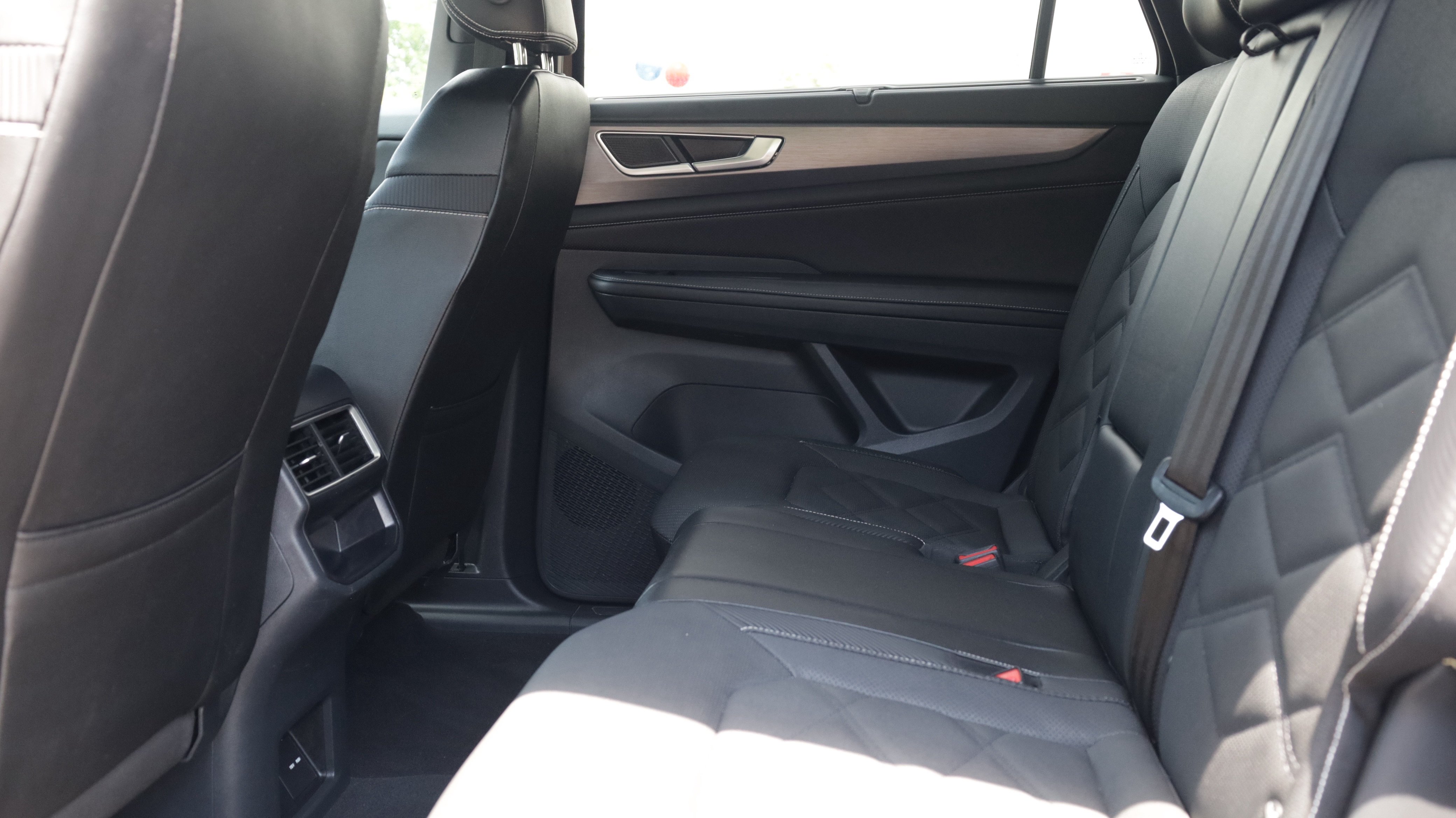 Used 2024 Volkswagen Atlas Cross Sport SE AWD/4WD image 26