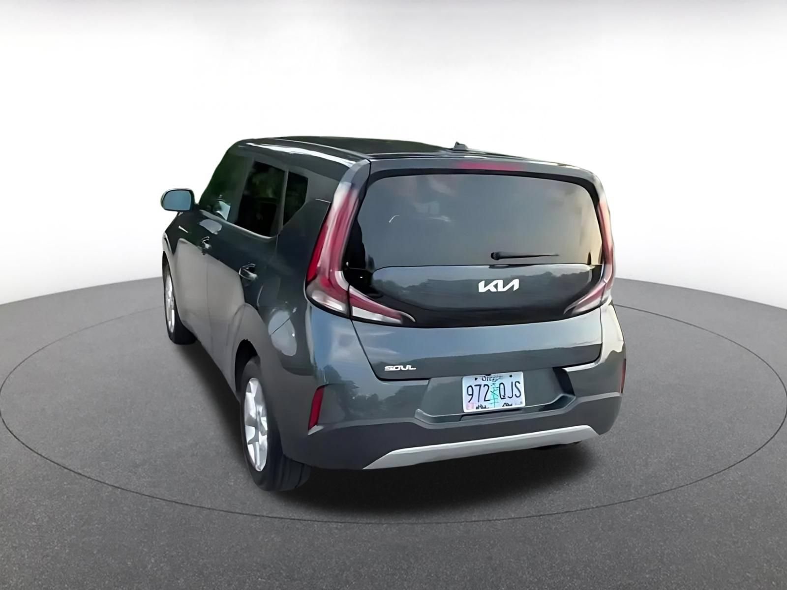 Used 2025 Kia Soul LX w/ LX Technology Package FWD image 10