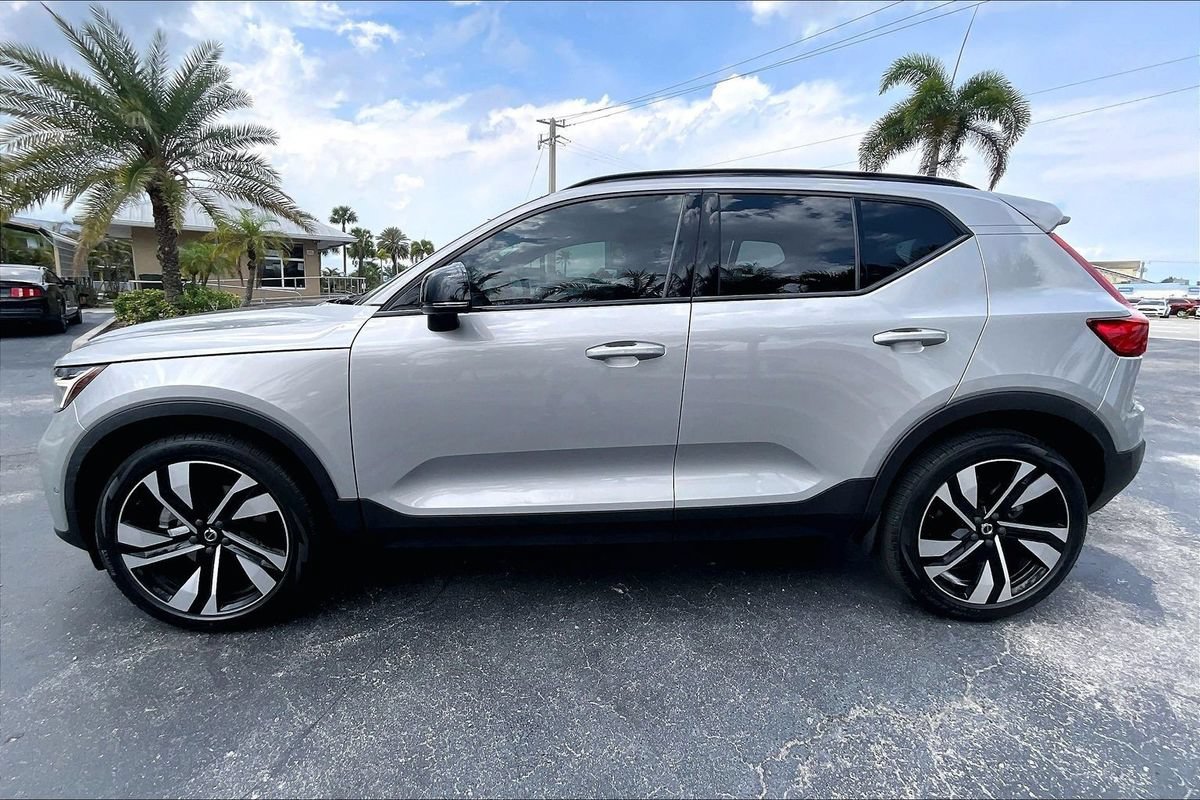 Used 2023 Volvo XC40 B4 Ultimate w/ Protection Package Premier FWD image 30