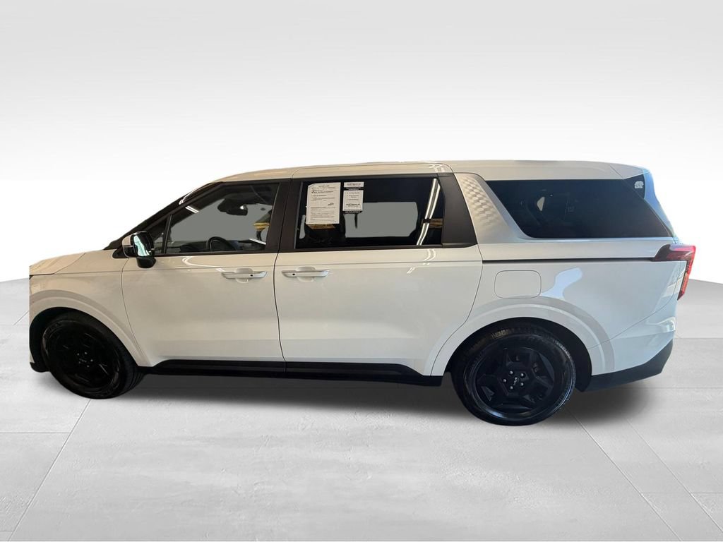 Used 2025 Kia Carnival FWD image 3
