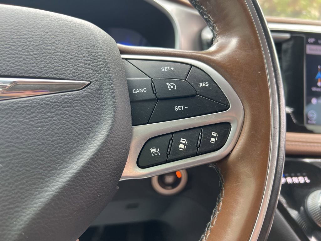 Used 2018 Chrysler Pacifica Limited w/ Tire & Wheel Group FWD image 19