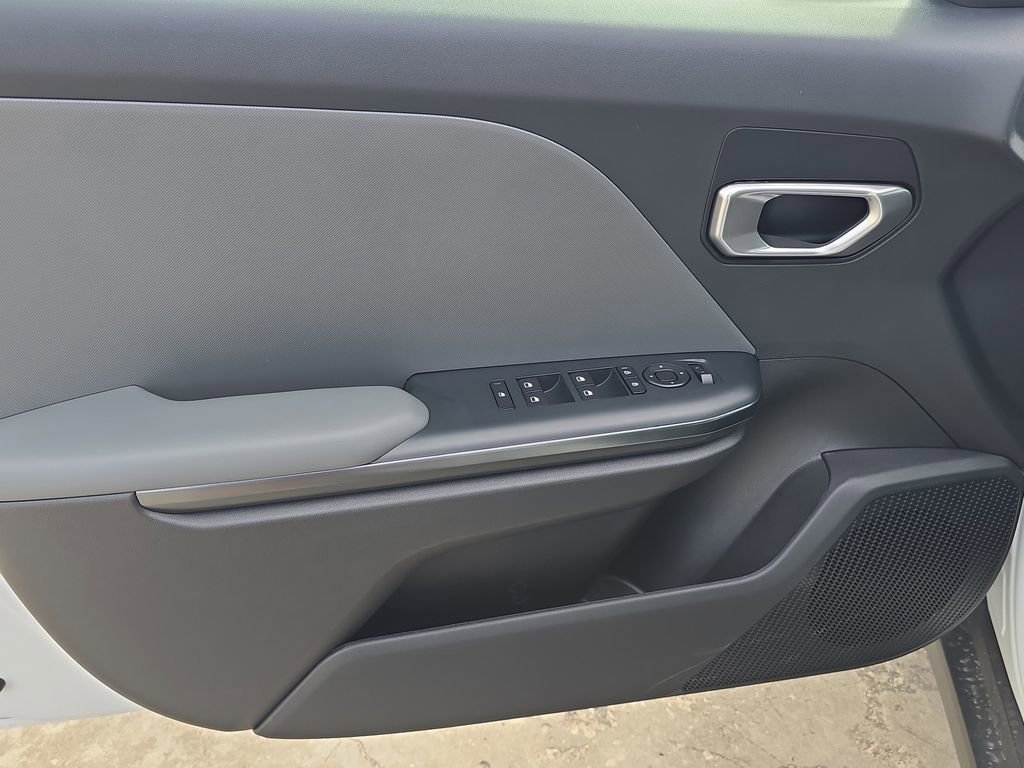 New 2025 Kia K4 LXS image 19