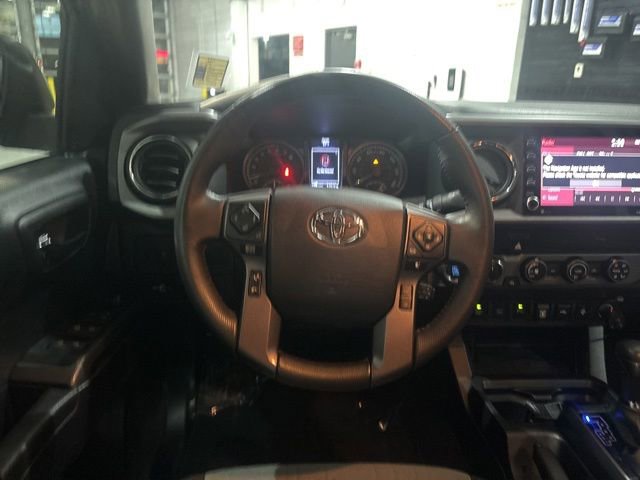 Used 2020 Toyota Tacoma TRD Off-Road w/ Technology Package AWD/4WD image 33