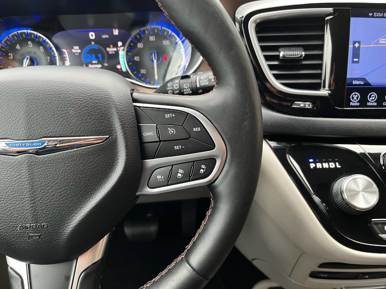 Used 2017 Chrysler Pacifica Touring-L Plus w/ Advanced Safetytec Group image 28