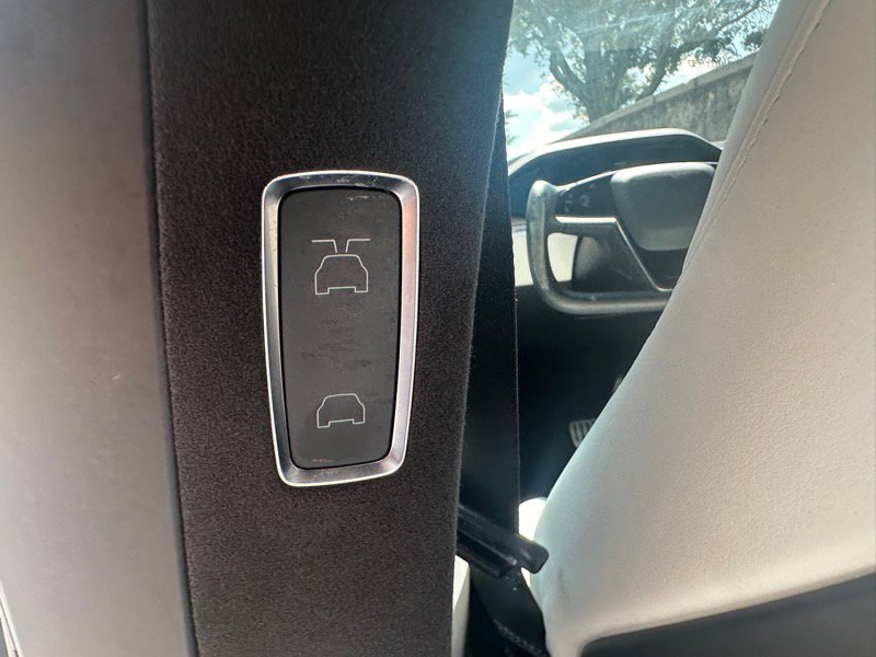 Used 2022 Tesla Model X image 47