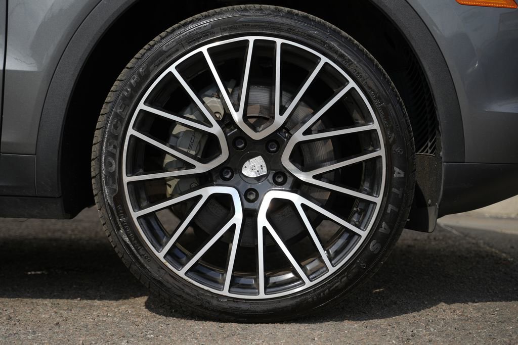 Used 2019 Porsche Cayenne S image 10