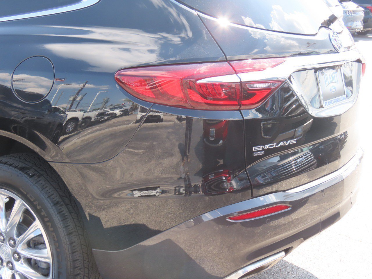 Used 2021 Buick Enclave Premium w/ Surround and Sites Package AWD/4WD image 16