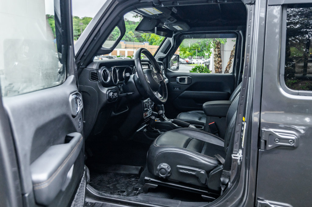 Used 2022 Jeep Wrangler Unlimited Rubicon w/ Dual Top Group AWD/4WD image 27
