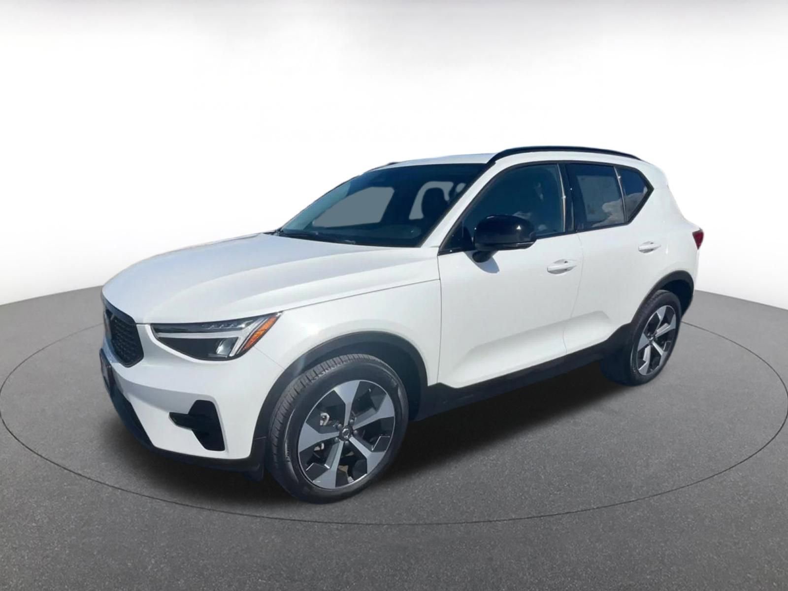 Used 2024 Volvo XC40 B5 Core AWD/4WD image 8