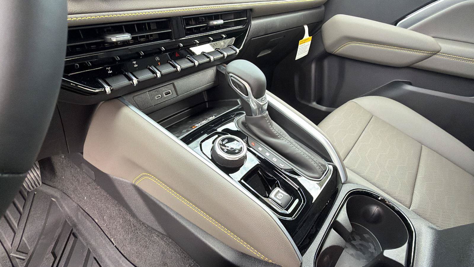 New 2026 Chevrolet Colorado ZR2 w/ Technology Package AWD/4WD image 18