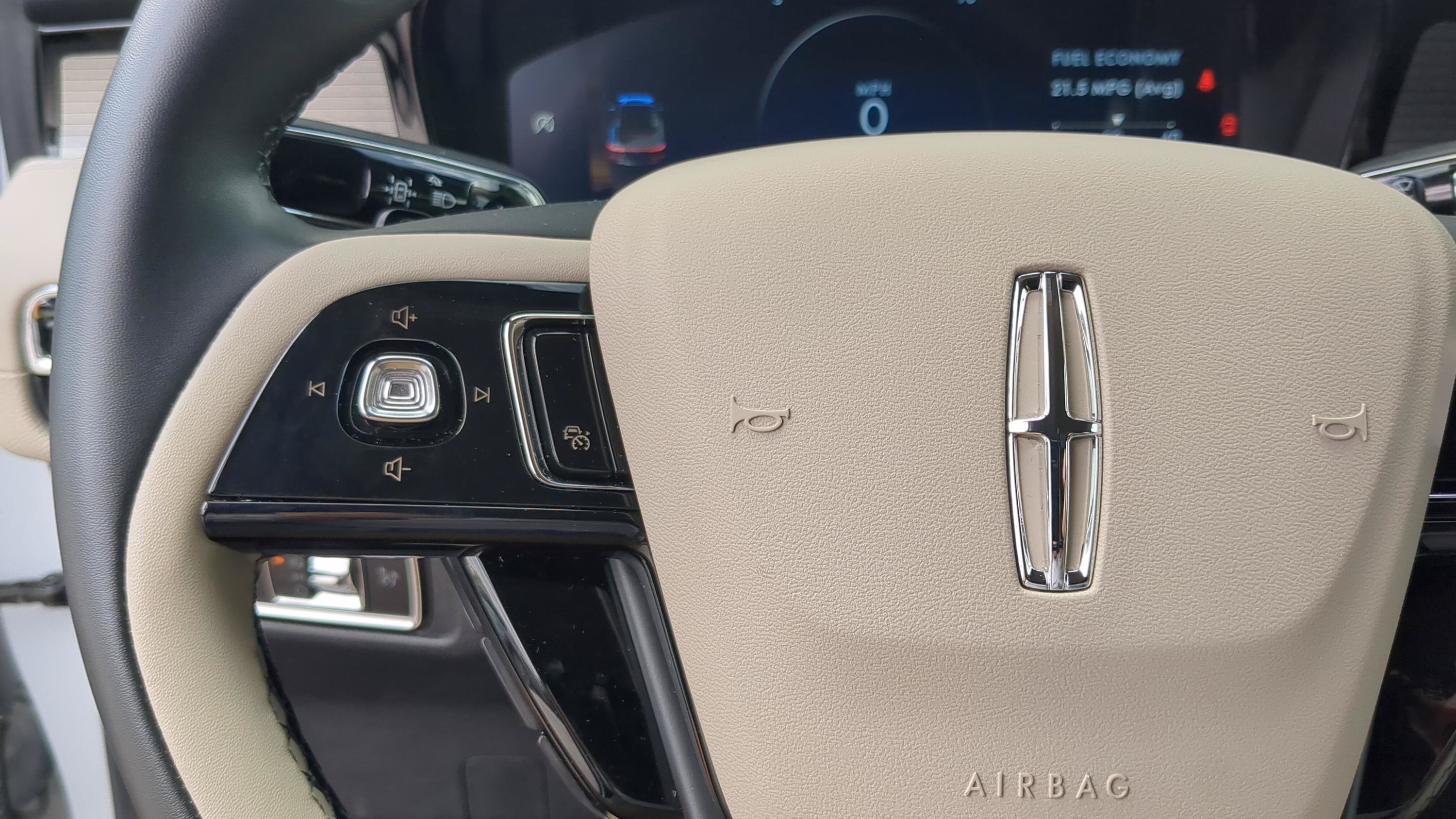 Used 2025 Lincoln Corsair AWD image 13