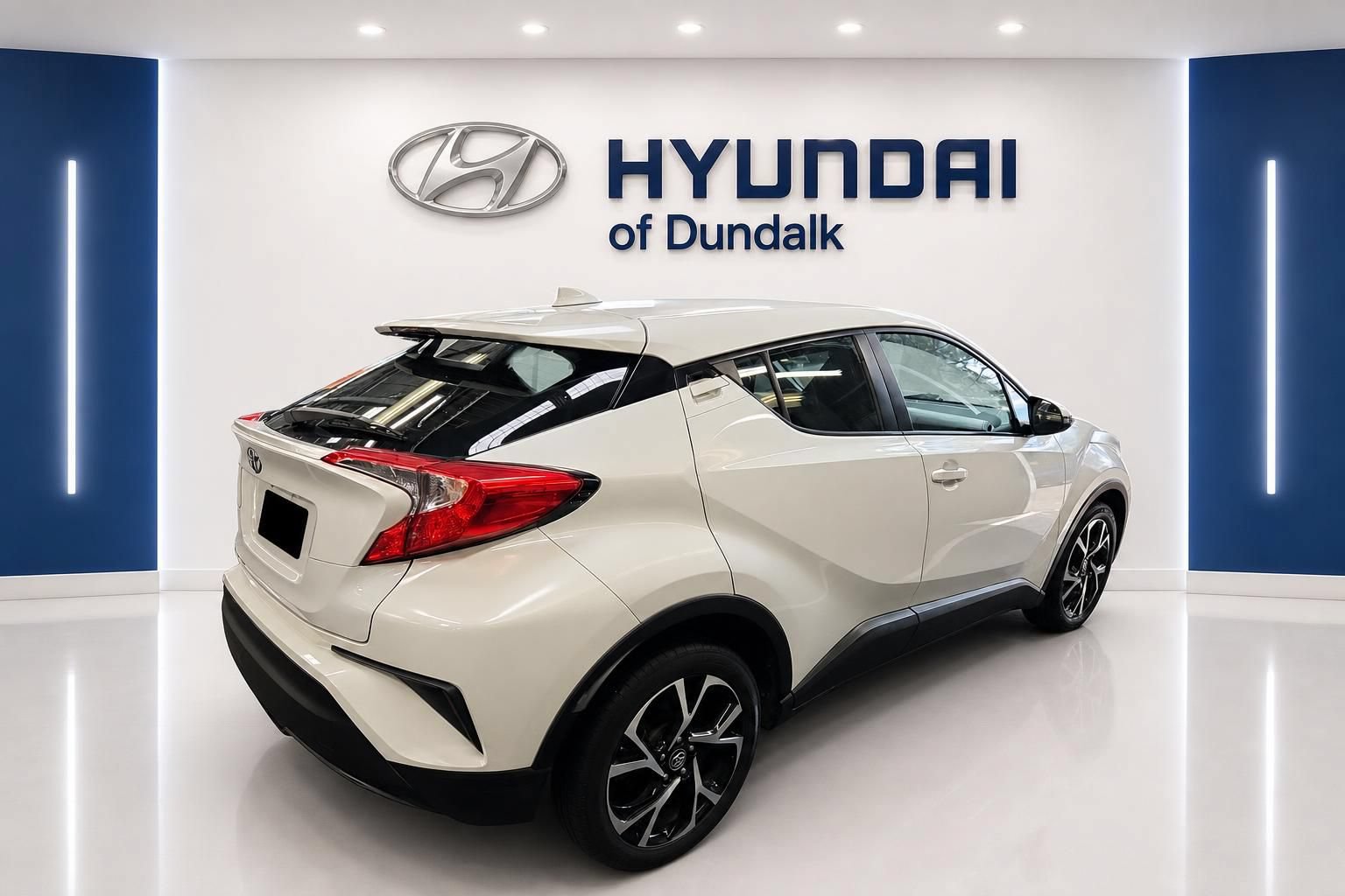 Used 2019 Toyota C-HR XLE FWD image 4