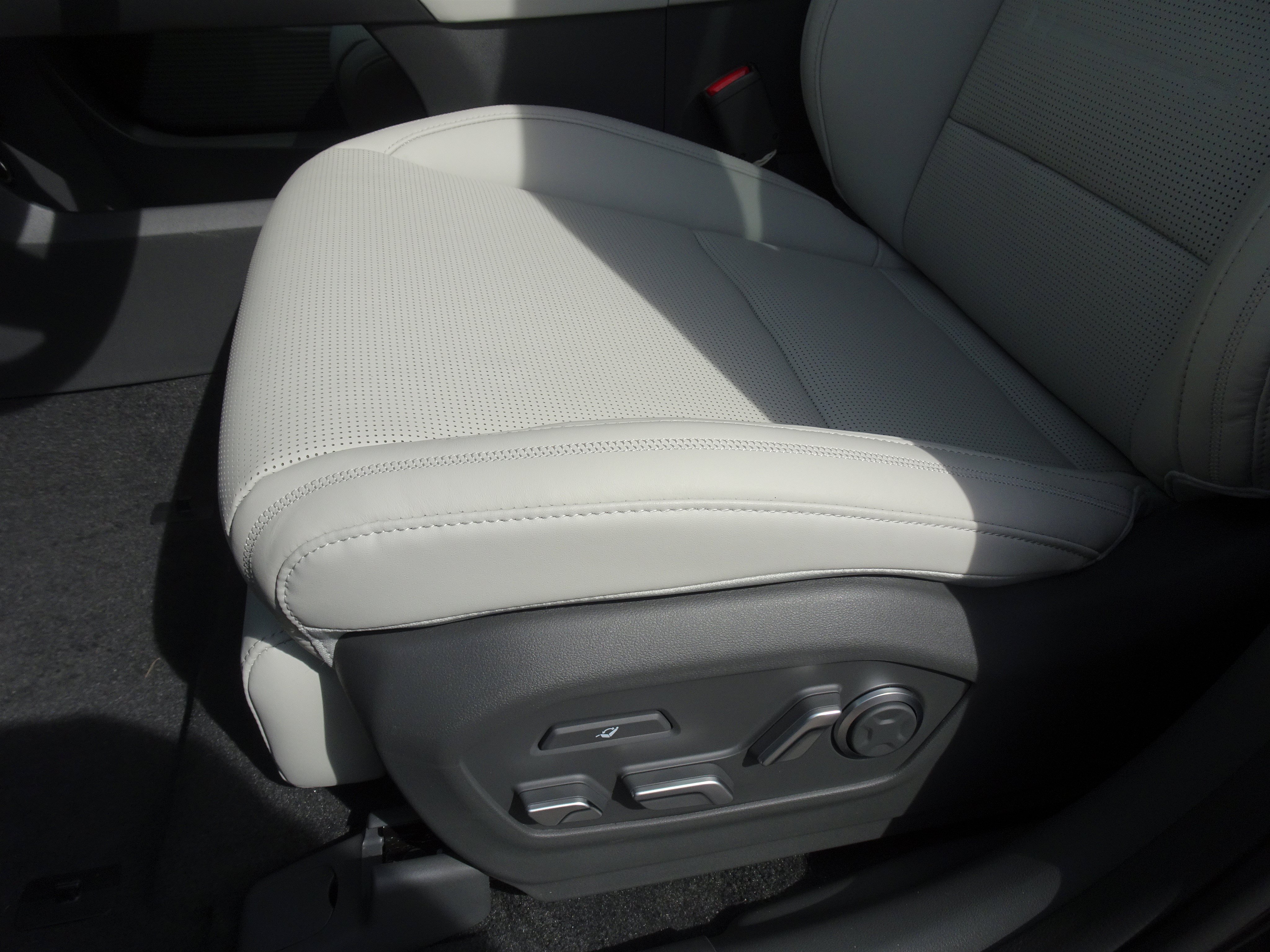 New 2026 Hyundai Santa Fe Calligraphy AWD/4WD image 9
