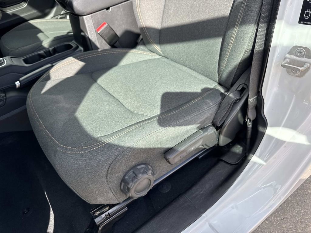 Used 2024 Jeep Wrangler Sahara image 34