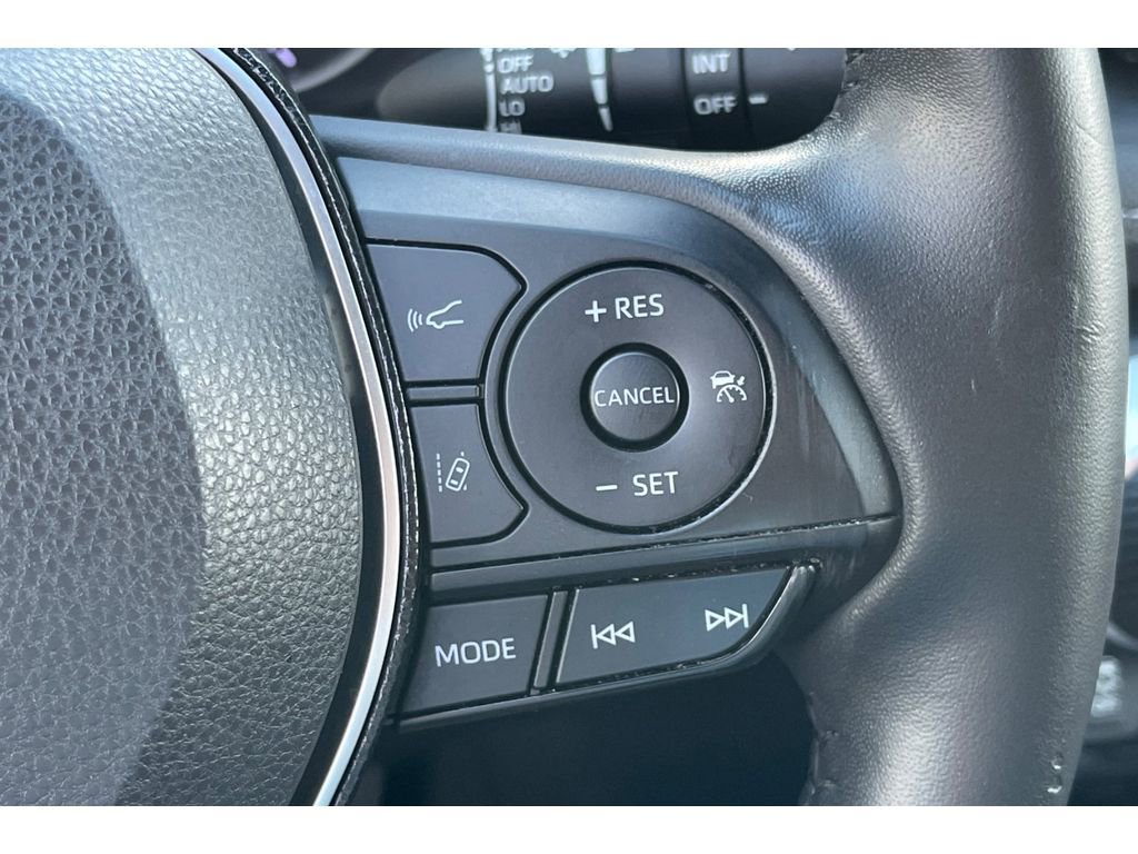 Used 2021 Toyota RAV4 XLE w/ Convenience Package image 38