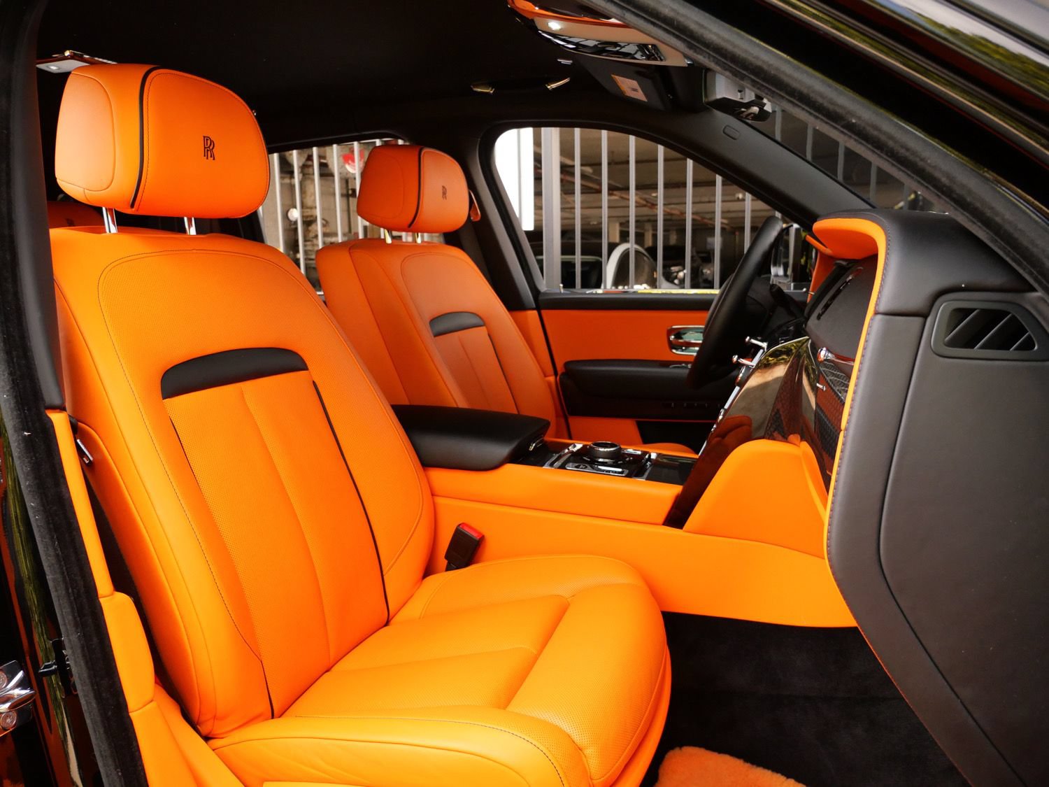 Certified 2023 Rolls-Royce Cullinan Black Badge w/ Dark Exterior Package AWD/4WD image 31