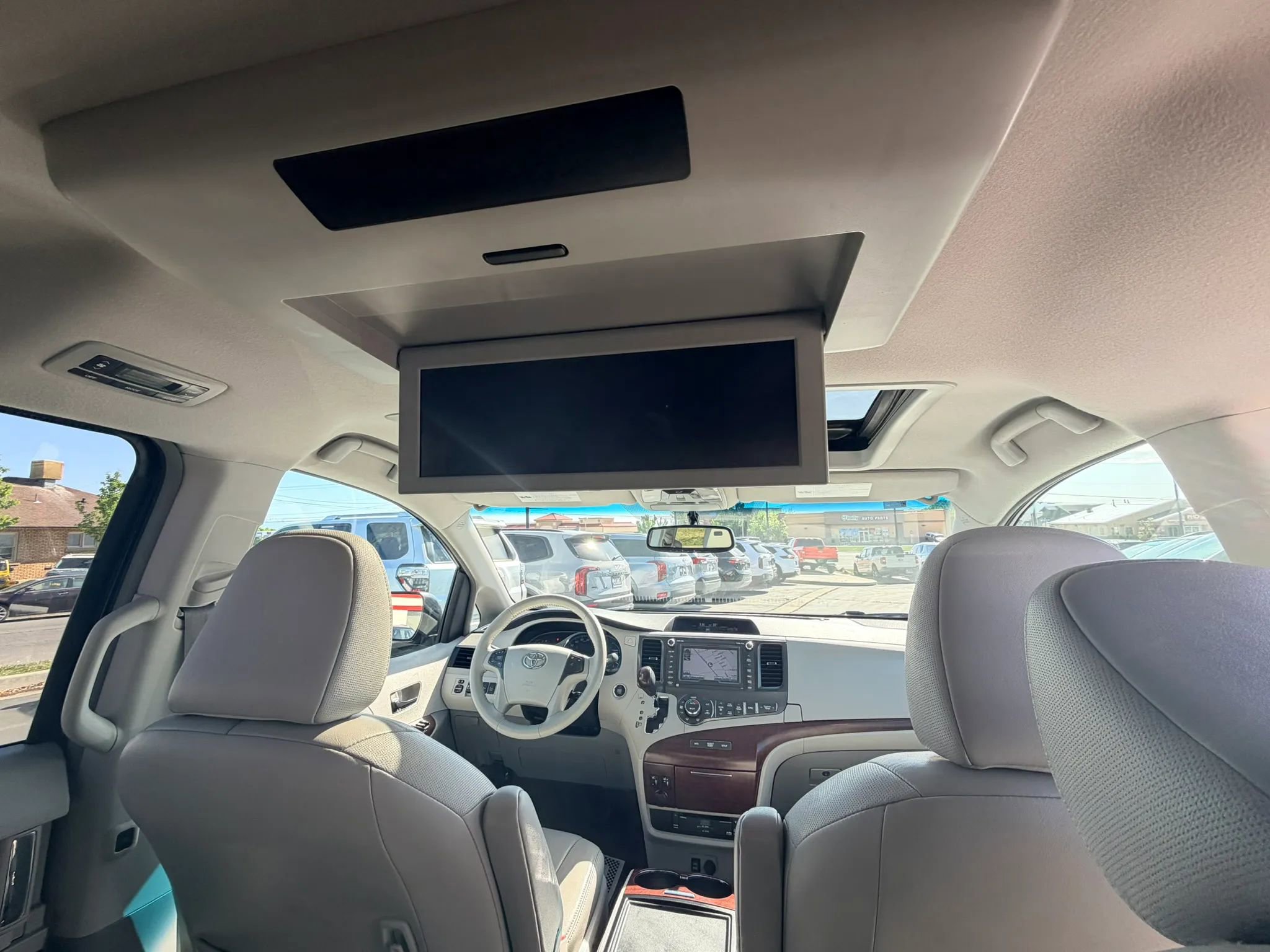 Used 2014 Toyota Sienna XLE w/ XLE Premium Package AWD/4WD image 25