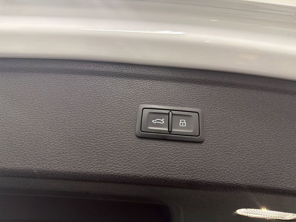 Used 2018 Audi Q5 2.0T Premium Plus w/ Premium Plus Package image 21