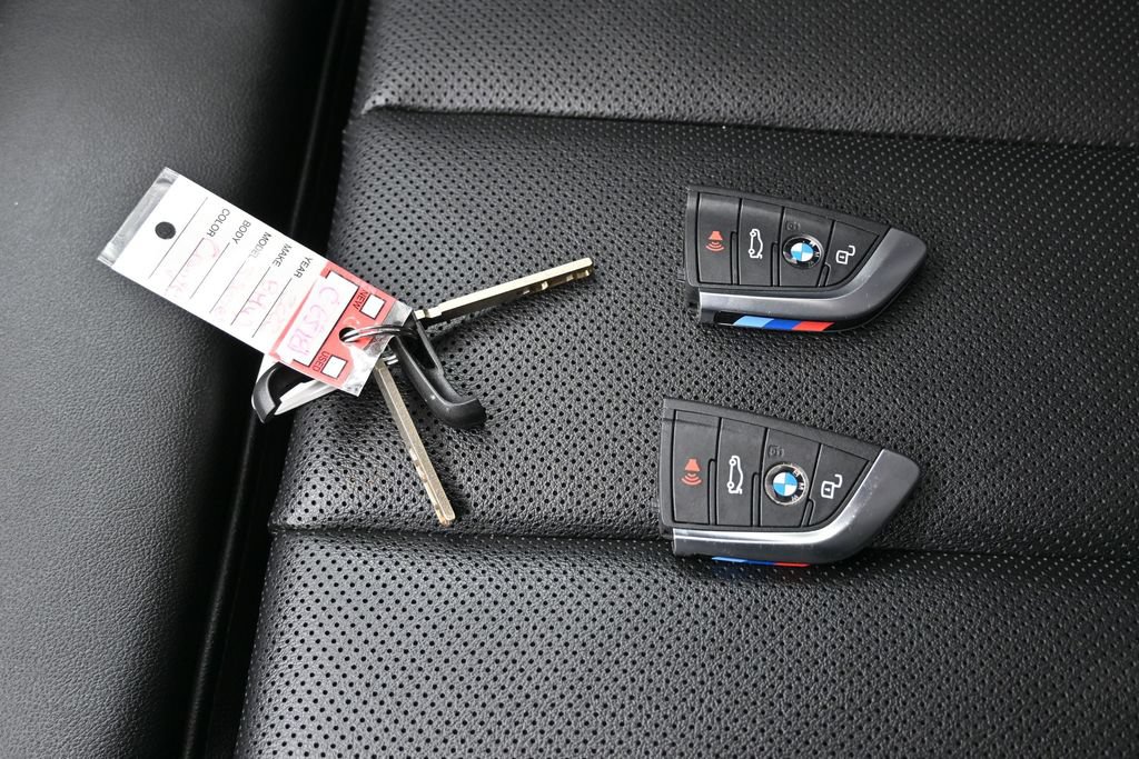 Used 2022 BMW 330e w/ M Sport Package RWD image 29
