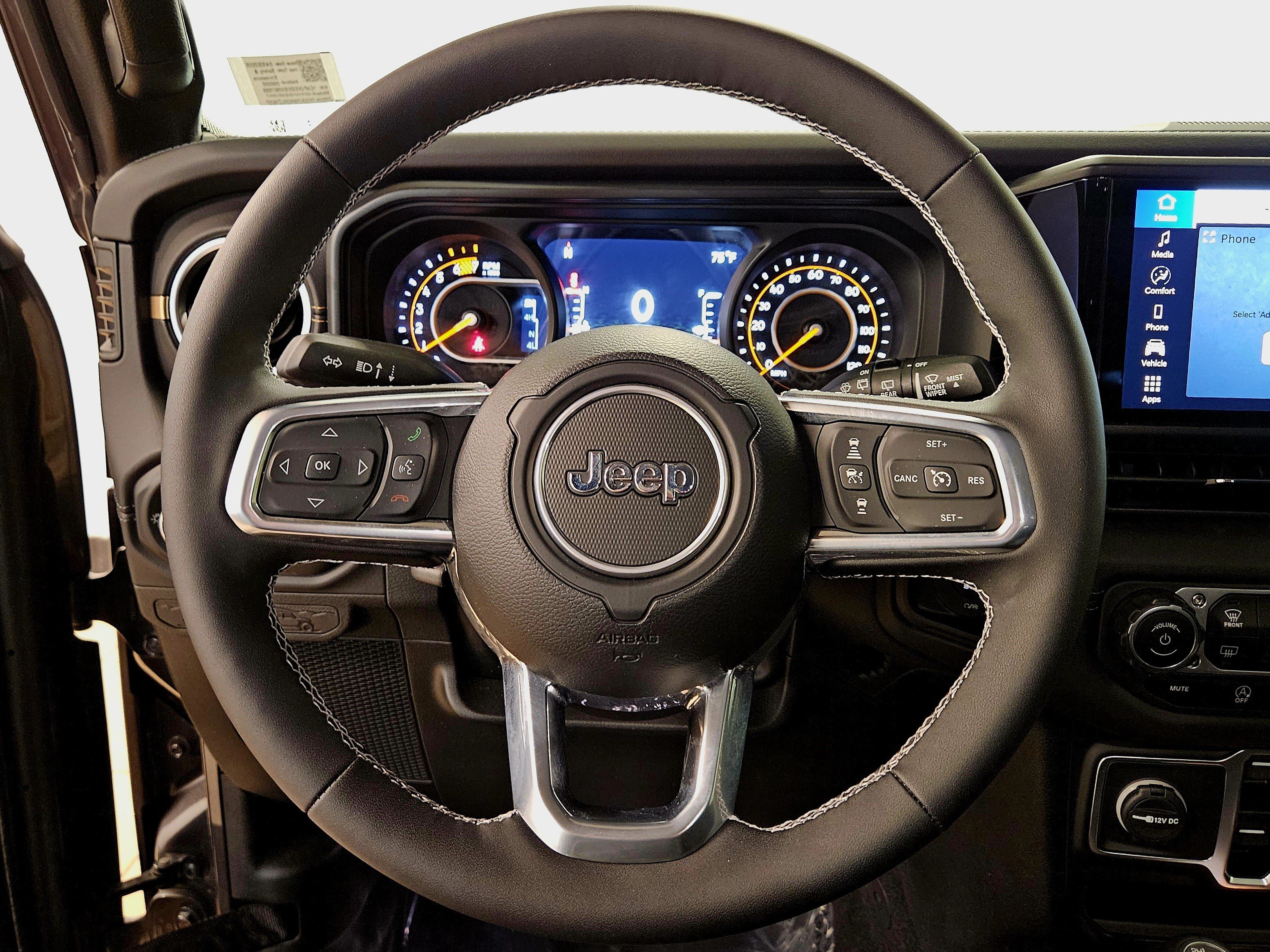 Used 2025 Jeep Wrangler Unlimited Sahara AWD/4WD image 30