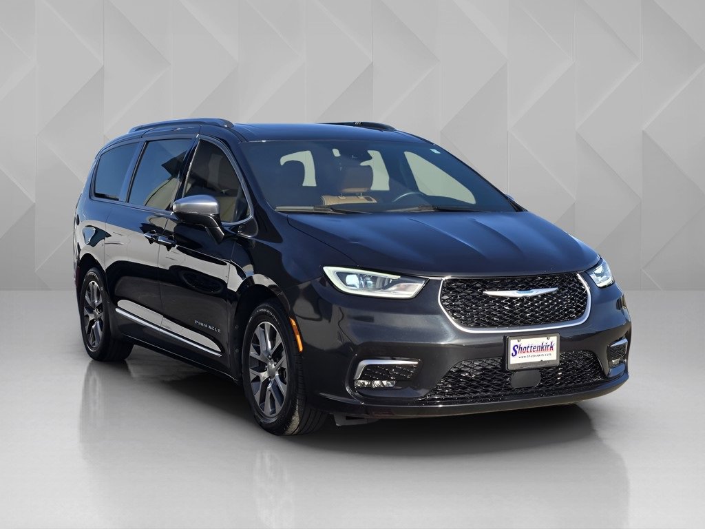 Used 2021 Chrysler Pacifica Pinnacle image 3