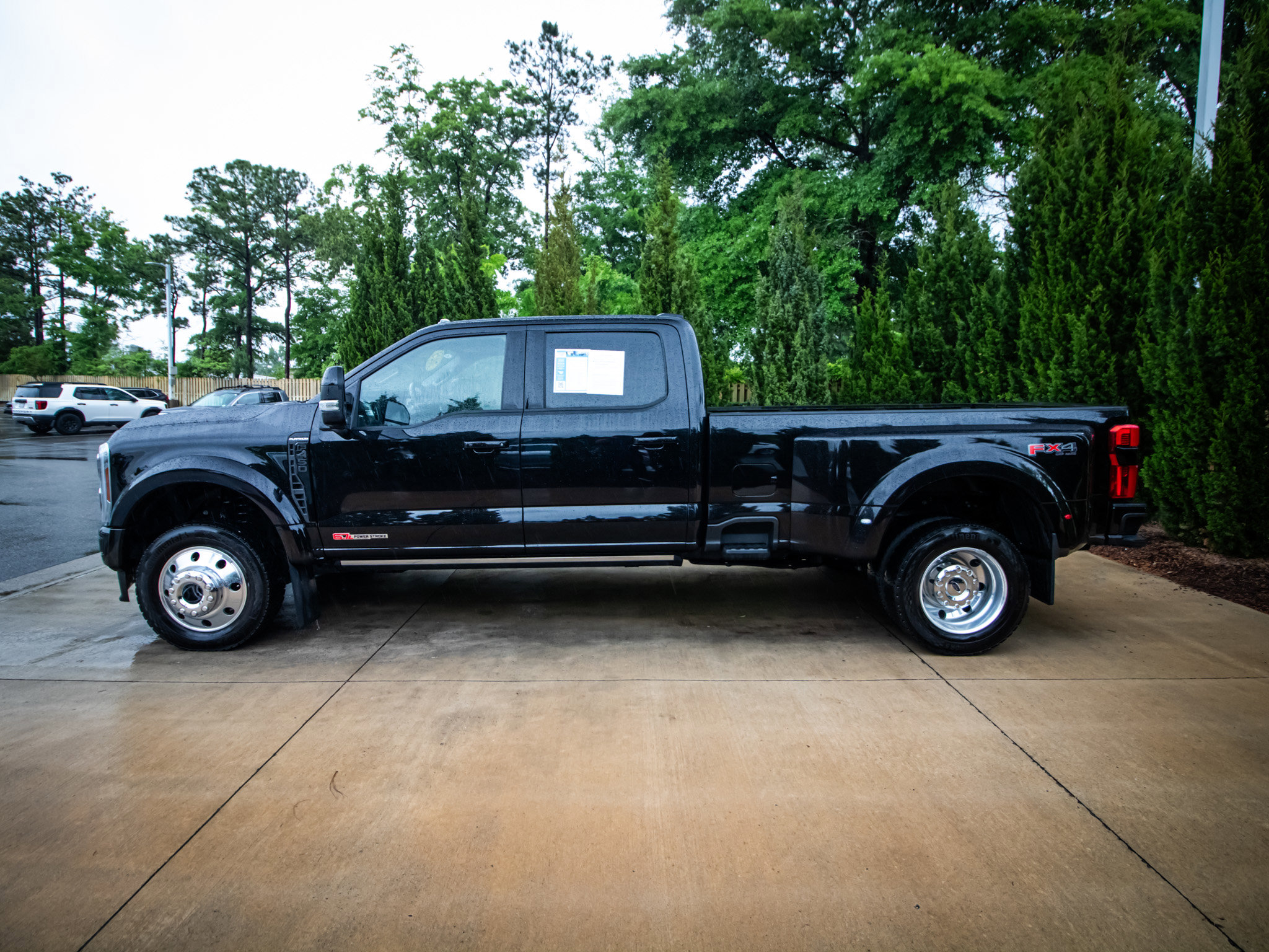 Used 2025 Ford F450 Platinum w/ FX4 Off-Road Package AWD/4WD image 7