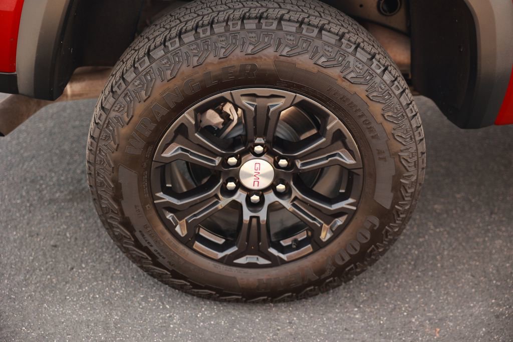 Used 2023 GMC Canyon Elevation image 9