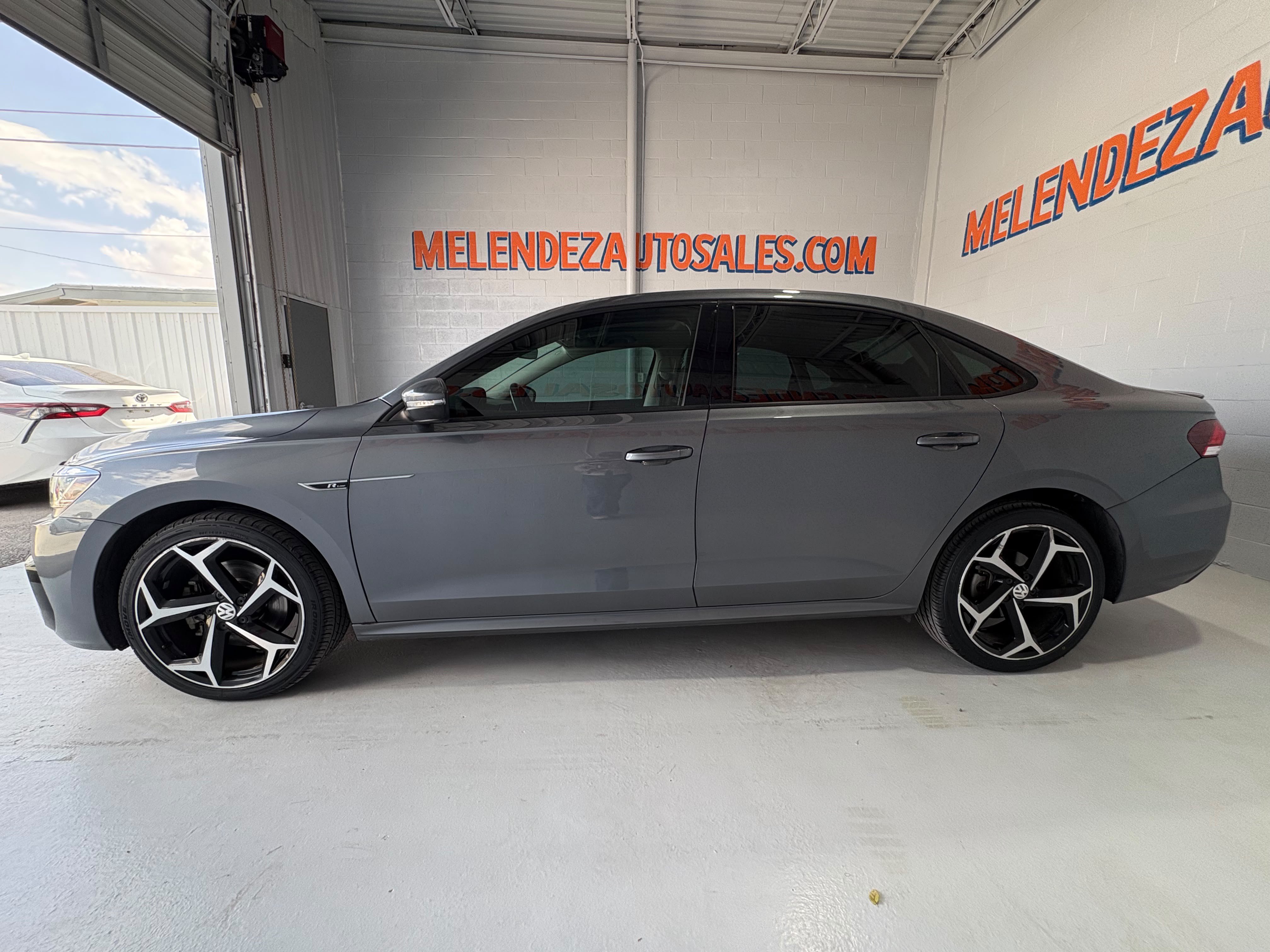 Used 2020 Volkswagen Passat 2.0T R-Line FWD image 2