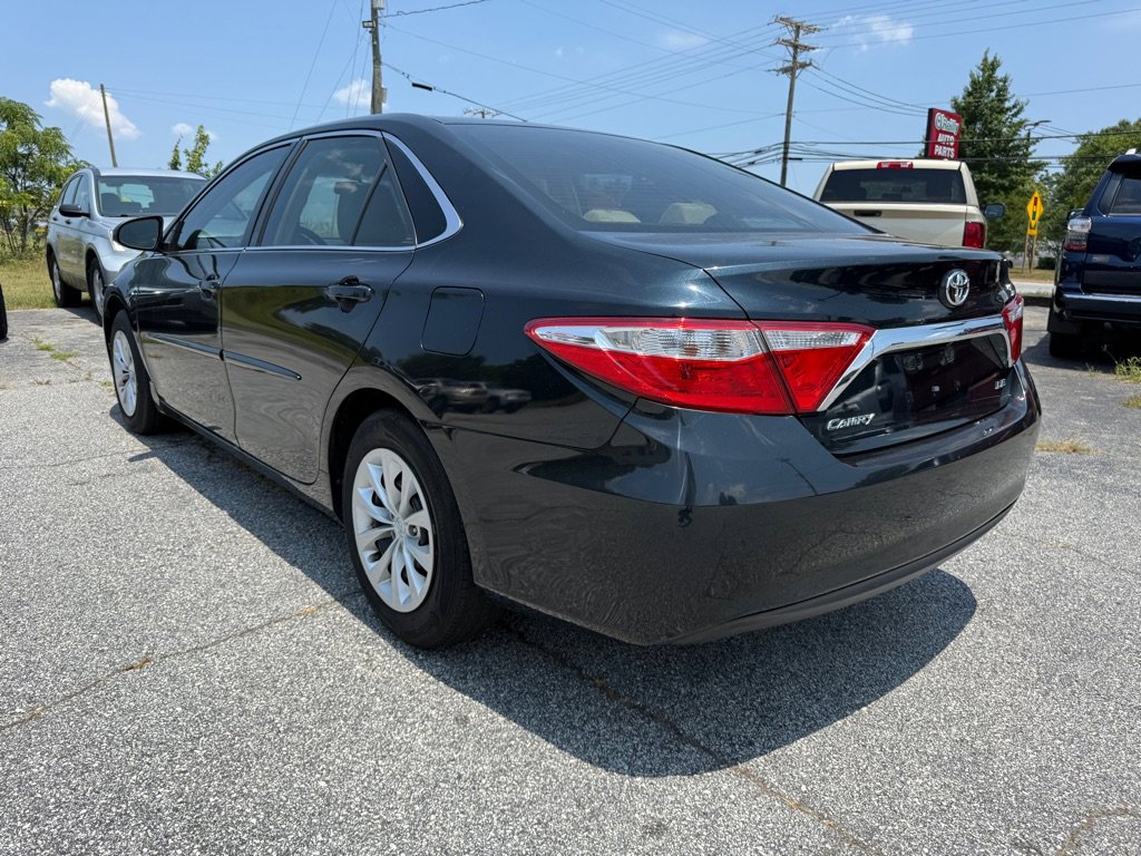 Used 2015 Toyota Camry LE image 5