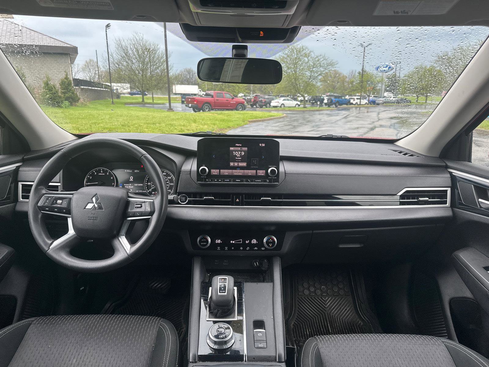 Used 2022 Mitsubishi Outlander ES image 2