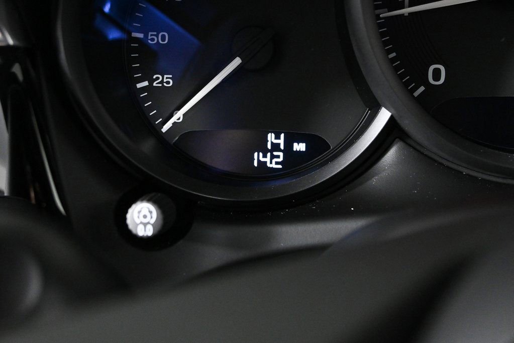 Used 2025 Porsche Macan image 12