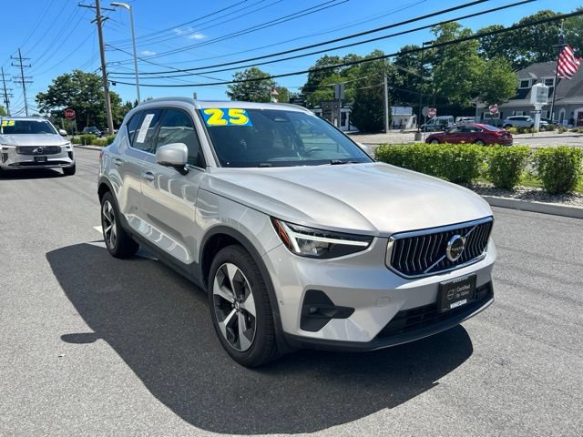 Certified 2025 Volvo XC40 B5 Plus AWD/4WD image 6