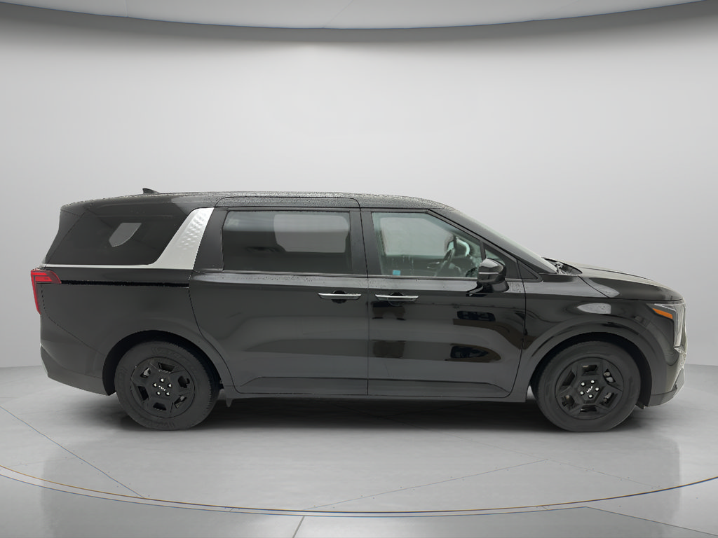 Used 2025 Kia Carnival FWD image 4